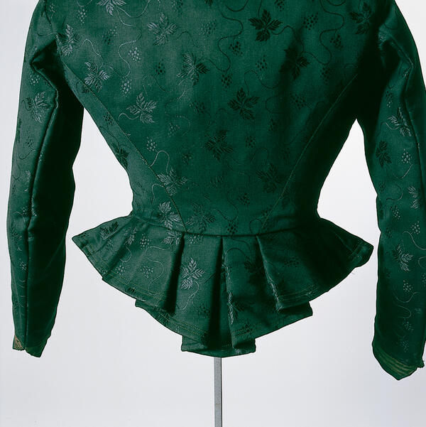 Rear view of a dark green caraco from Aufhofen, dated about 1910.